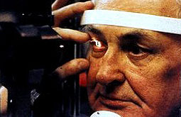 Estrecha relación entre degeneración macular y el hábito de fumar