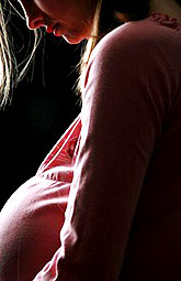 Embarazo juvenil aumenta partos prematuros y mortalidad neonatal