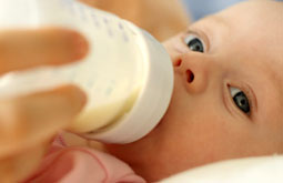 Disminuir el biberón previene la obesidad infantil