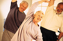 Programas de rehabilitación mejoran calidad de vida en ancianos