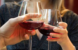 Consumo moderado de alcohol no protege la función cognitiva