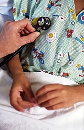Ibuprofeno reduce el dolor en niños con trauma musculoesquelético