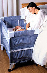 Lactantes que comparten cama con padres tendrían mayor riesgo de muerte súbita