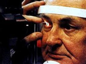 Estrecha relación entre degeneración macular y el hábito de fumar