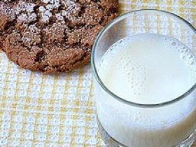 Consumo de leche aumenta presencia del acné