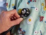 Complicación de la neumonía prolonga la fiebre y la hospitalización