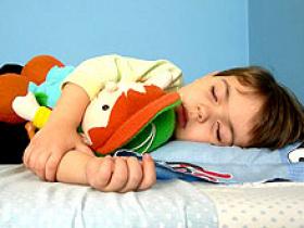 Privación del sueño tiene efectos negativos sobre el peso infantil