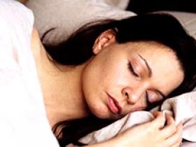 Dormir más evita calcificación de las arterias coronarias