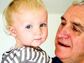 Hijos de padres mayores tienen menor capacidad neurocognitiva