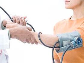 Hipotensión ortostática aumenta la enfermedad renal crónica