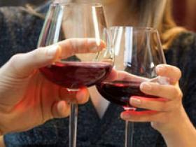 Consumo moderado de alcohol no protege la función cognitiva