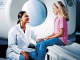 La tomografía computarizada triplica el riesgo de cáncer en niños