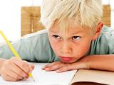 Niños que duerman más mejoran su conducta escolar