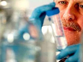 Anticuerpo monoclonal contra interleuquina demuestra eficacia terapéutica en psoriasis