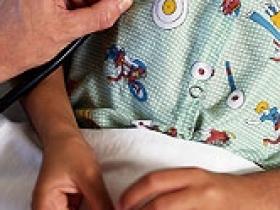 Ibuprofeno reduce el dolor en niños con trauma musculoesquelético