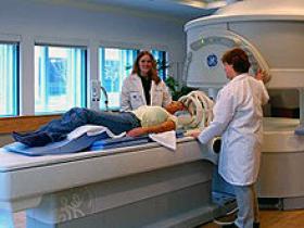 Resonancia magnética detecta precozmente cáncer de mama en mujeres de alto riesgo