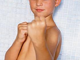 Tratar la criptorquidia  antes de la pubertad reduce el cáncer testicular