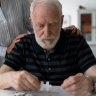 La edad de comienzo de la enfermedad de Alzheimer