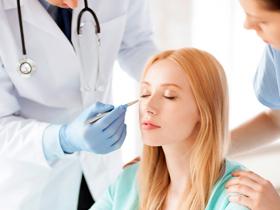 Dexametasona previene edemas y equimosis en la rinoplastia