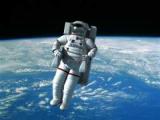 Cuerpo en el espacio experimenta microgravedad, no gravedad cero