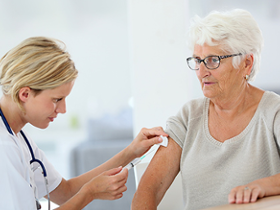 Vacuna anual contra influenza reduce mortalidad