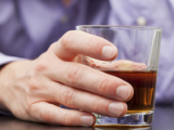 Abuso de alcohol potencia el riesgo de demencia