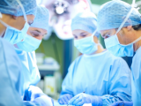 Volumen de cirujanos: protector contra reingreso hospitalario