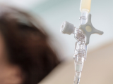 Infusión continua para reducir el riesgo de daño renal 