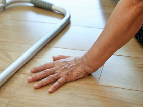 Vitamina D no reduce las caídas en adultos mayores