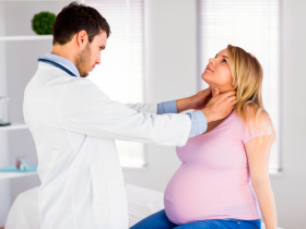 Antecedentes maternos y cáncer de tiroides en hijos