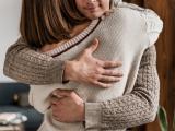 Mujeres que abrazan a sus parejas tienen menos estrés 