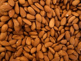 Comer almendras mejora la salud intestinal 