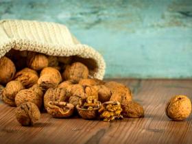 Comer nueces beneficia el desarrollo cognitivo de los adolescentes 