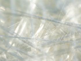 Fibras de vidrio con plata como tratamiento de las biopelículas bacterianas asociadas a heridas