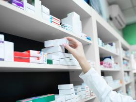 Brilacidina potencia la actividad antifúngica de la caspofungina 