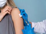 Hemorragia vaginal asociada a vacunas contra la COVID-19 
