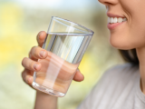 Beber más agua para perder peso y prevenir enfermedades