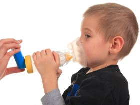 Vitamina D reduce crisis asmáticas en niños