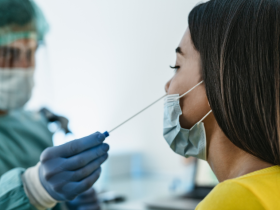 Mujeres son más susceptibles a la COVID-19 persistente