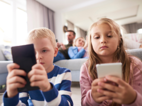 Más tiempo en redes sociales incrementa el riesgo de depresión en niños