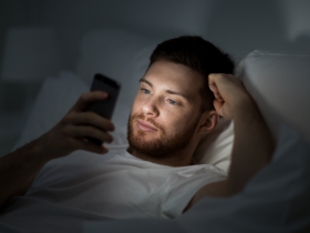salud del sueño, calidad del sueño, ritmos circadianos, melatonina, uso nocturno de smartphones
