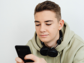 smartphone, teléfonos inteligentes, salud adolescente, depresión, obesidad, sueño insuficiente