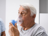 enfermedad pulmonar obstructiva crónica, EPOC, exacerbaciones de EPOC, terapia inhalada de mantenimiento en EPOC, azitromicina, roflumilast